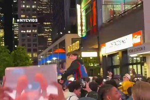 战神！刘玉栋：我当年跟腱断了还跑了两个回合，现在球员一碰就倒